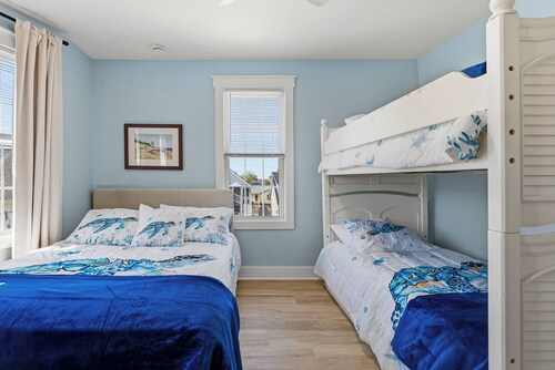 Spacious 6BR North Wildwood Home with a Private Pool