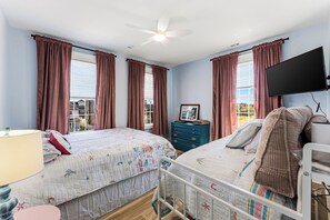 6 bedrooms, iron/ironing board, free WiFi