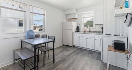 2BR North Wildwood Cottage with Modern Updates