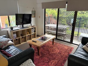 Living area - Serene 2-bedroom apartment in delightful Nambucca Heads (Nambucca Heads)