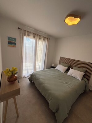 2 bedrooms, iron/ironing board, free WiFi, bed sheets - Garden apartment between sea and mountains (Arbellara)
