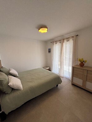 2 chambres, fer et planche à repasser, Wi-Fi gratuit, draps fournis