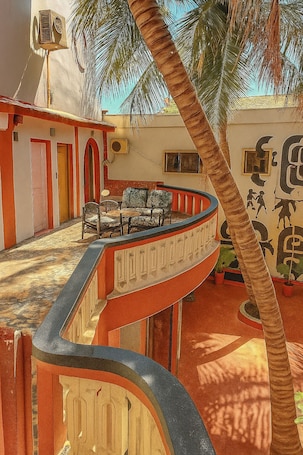 Outdoor dining. Hôtel INA