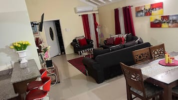 House, 3 Bedrooms, Accessible, Patio | Interior