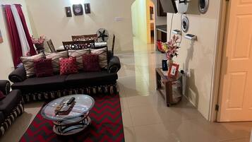 House, 3 Bedrooms, Accessible, Patio | Living room