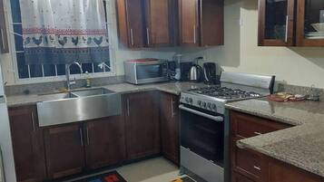 House, 3 Bedrooms, Accessible, Patio | Interior