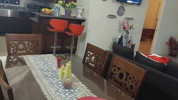 House, 3 Bedrooms, Accessible, Patio | Dining room