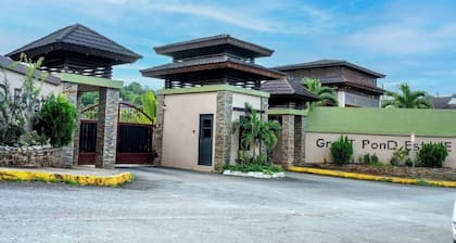 Luxurious 3-bedroom House in Ocho Rios With Private Entrance