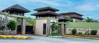 Luxurious 3-bedroom House in Ocho Rios With Private Entrance
