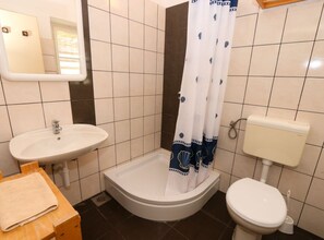 Apartment (Three Bedroom Apartment with Sea View) | Bathroom | Towels