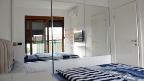 아파트 (One bedroom apartment near beach)