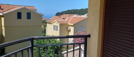 アパートメント (One bedroom apartment near beach) | バルコニー