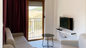 아파트 (One bedroom apartment near beach) | 거실