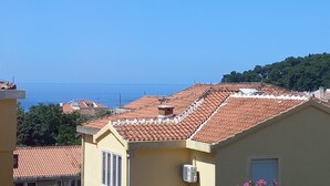 아파트 (One bedroom apartment near beach) | 외관