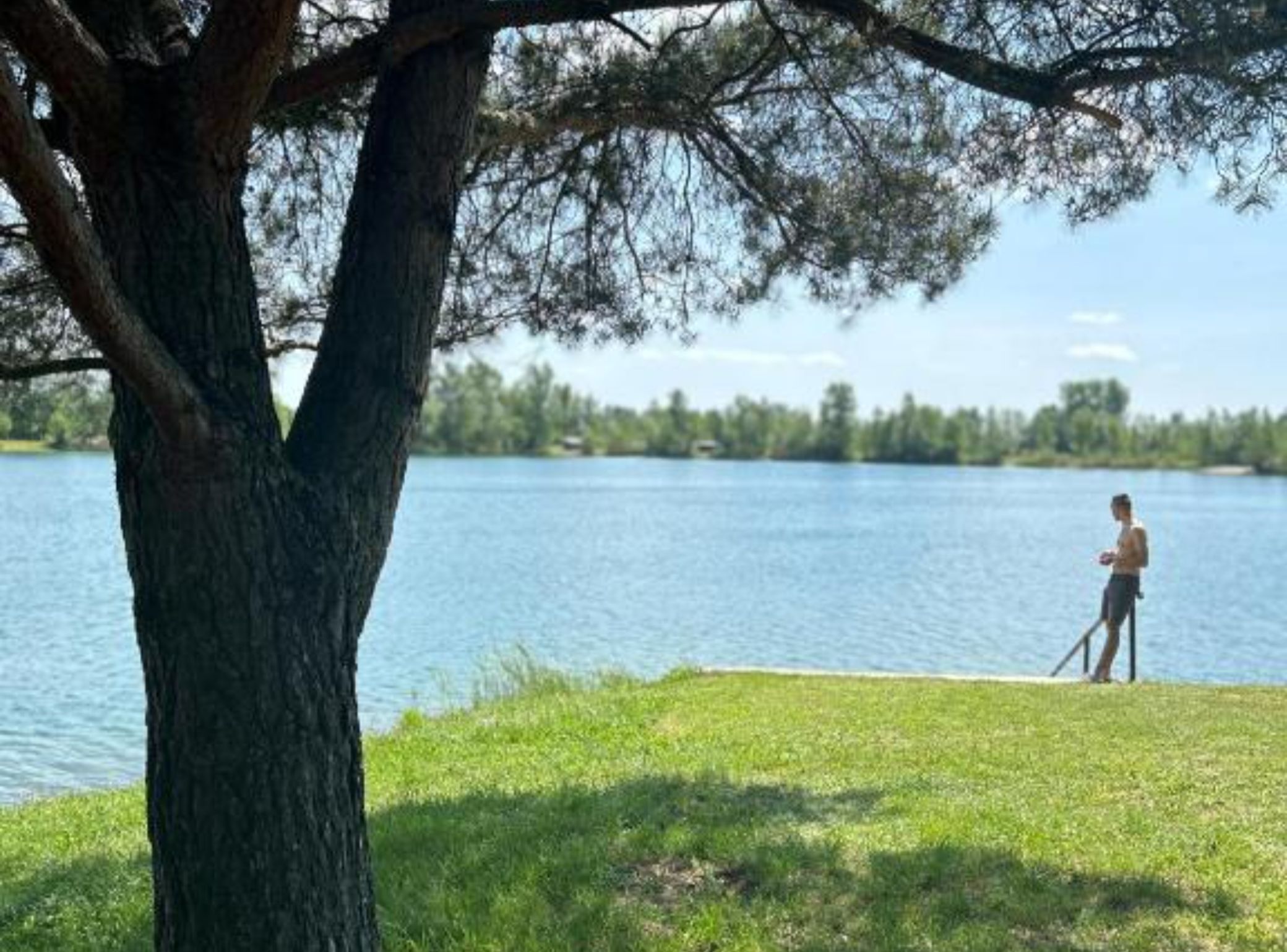 아파트 (One Bedroom Apartment with Balcony) | 외관