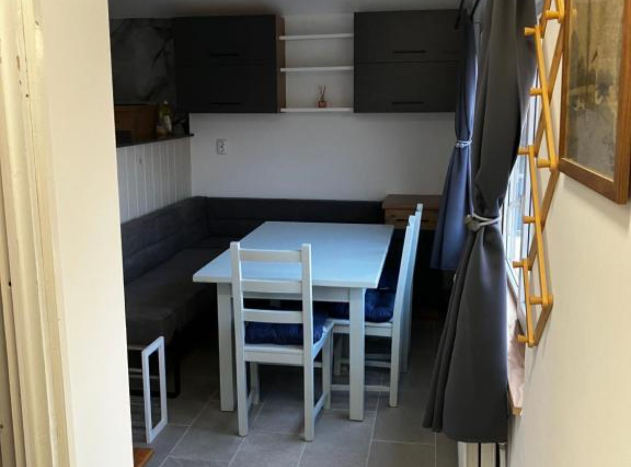 Apartment (One Bedroom Apartment with Balcony) | Dining room