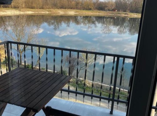 Lotus Pearl Lake Retreat Apartments