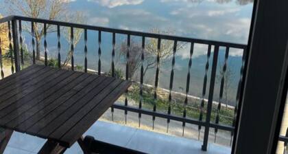 Lotus Pearl Lake Retreat Apartments