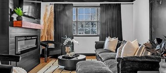 Onyx Oasis 2 Bedroom Condo FREE Parking