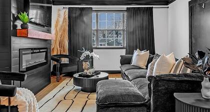 Onyx Oasis 2 Bedroom Condo FREE Parking