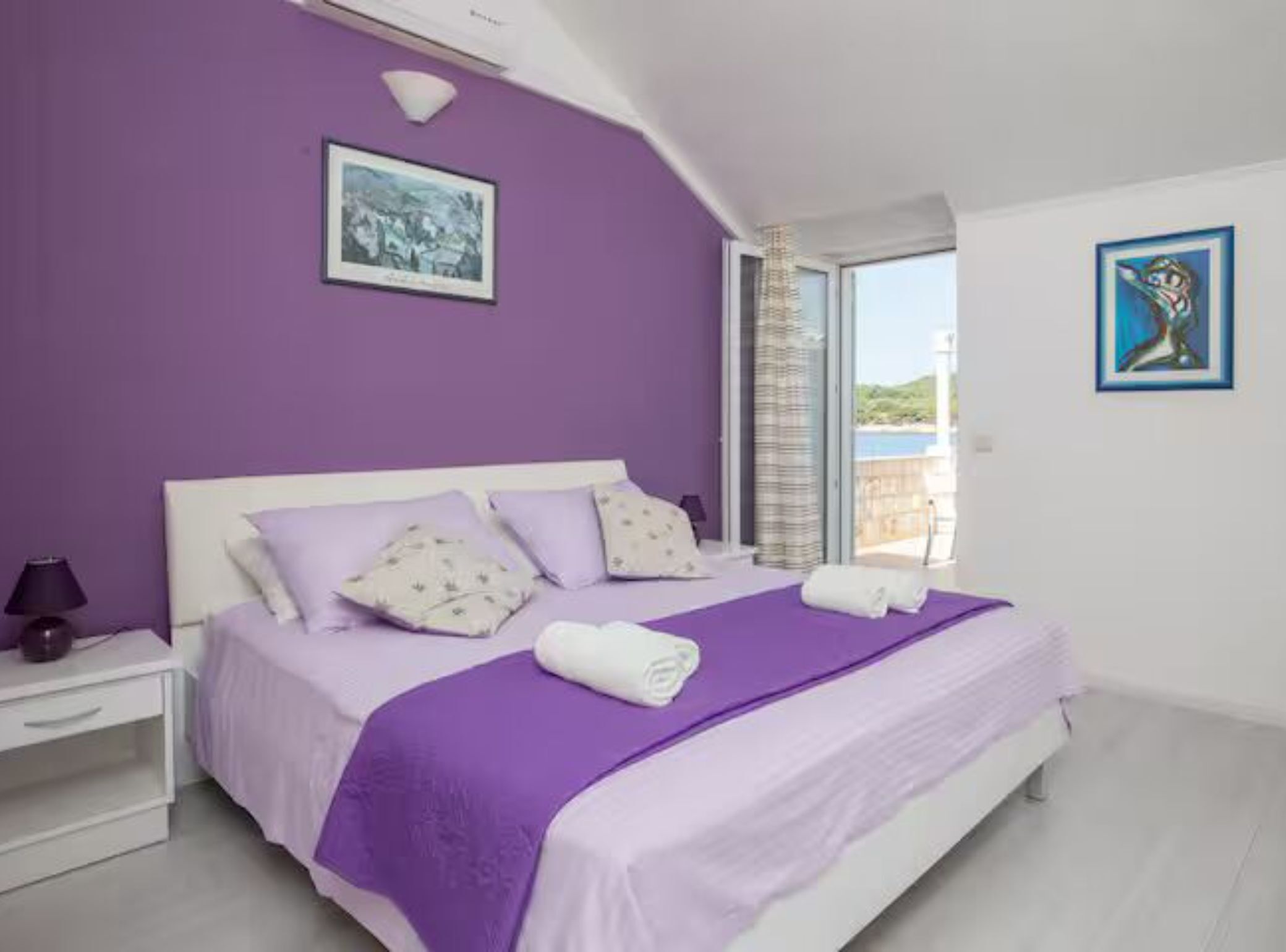 Huis (Three bedroom house) | 3 slaapkamers, babybedden (toeslag)