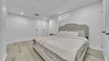 5 habitaciones, tabla de planchar con plancha, wifi y ropa de cama