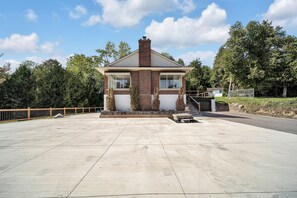 A single-story house with a brick facade, large windows, and a garage. - Beautiful Villa on Hill (Caledon East)
