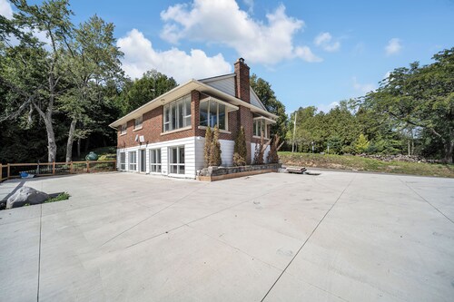 Beautiful Villa on Hill