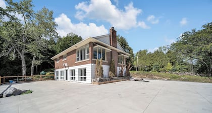 Beautiful Villa on Hill