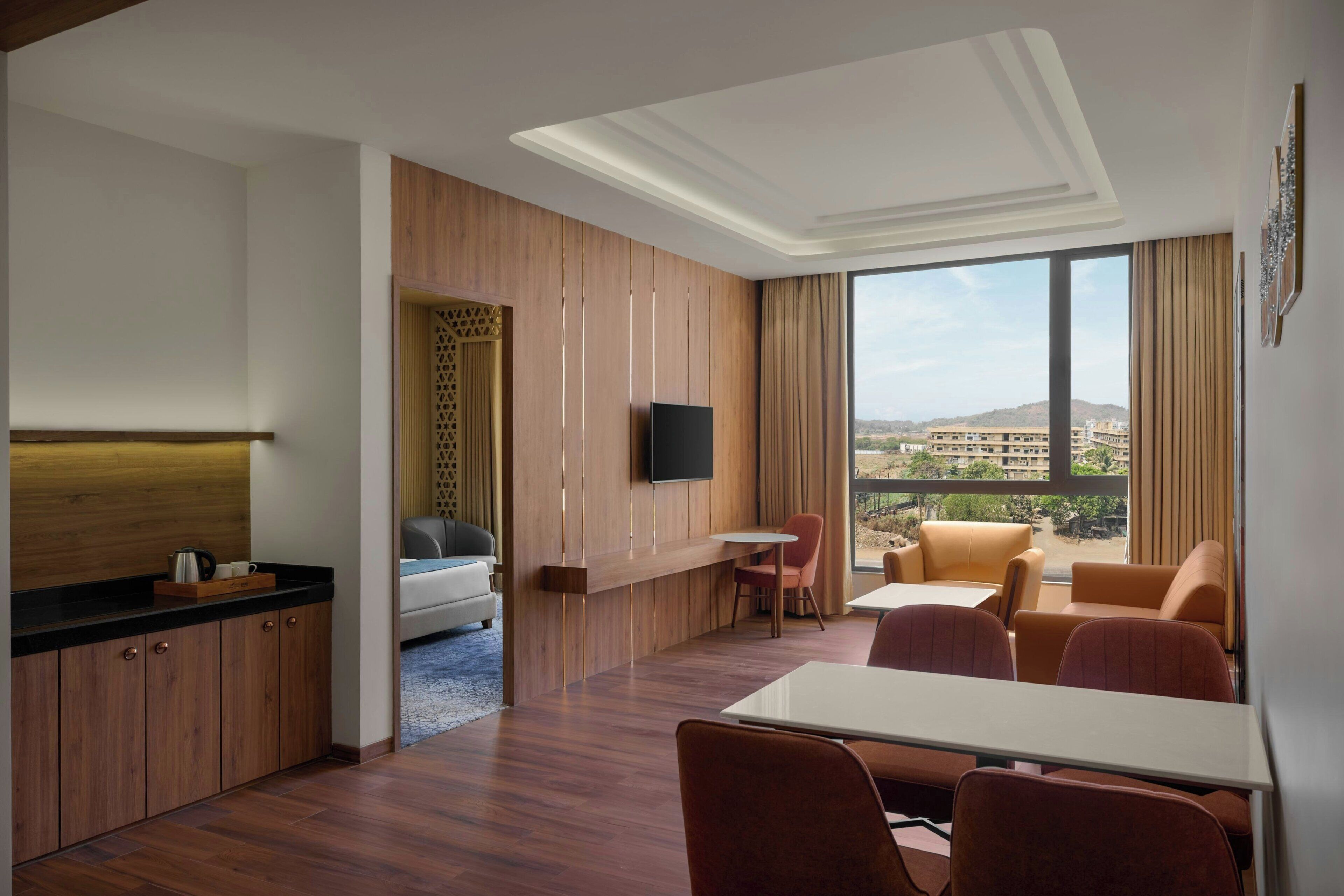 Quarto, 1 cama King, vista para a cidade | Sala de estar