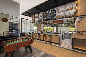 Bar-salon dans le hall