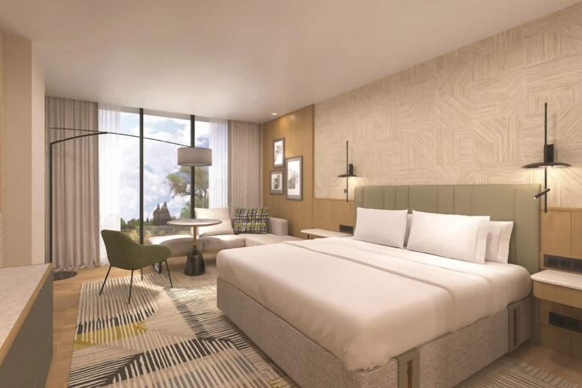 Classic Room, 1 King Bed, Balcony, City View