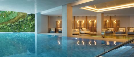 4 piscines couvertes, piscine extérieure (ouverte en saison)