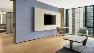 Premier Suite, 1 King Bed, City View | Living room