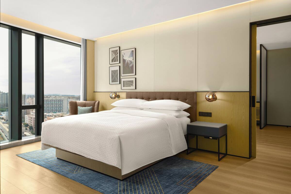 ห้องพรีเมียร์สวีท, เตียงคิงไซส์ 1 เตียง, วิวเมือง | ผ้าม่านกันแสง, Wi-Fi ฟรี, ผ้าปูที่นอน