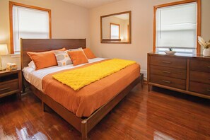 Room - 3-BDR King Suite in Mount Washington Fenced yard minutes from Louisville (Mount Washington)