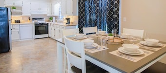 3-BDR King Suite in Mount Washington Fenced yard minutes from Louisville