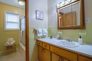 Bathroom - 3-BDR King Suite in Mount Washington Fenced yard minutes from Louisville (Mount Washington)