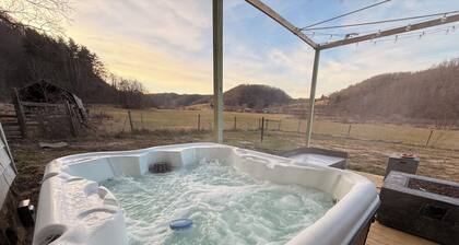 Peaceful 4-bedroom farmhouse with hot tub close to ATV trails and WinterPlace