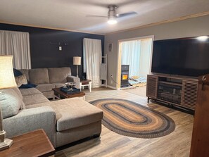 TV, fireplace