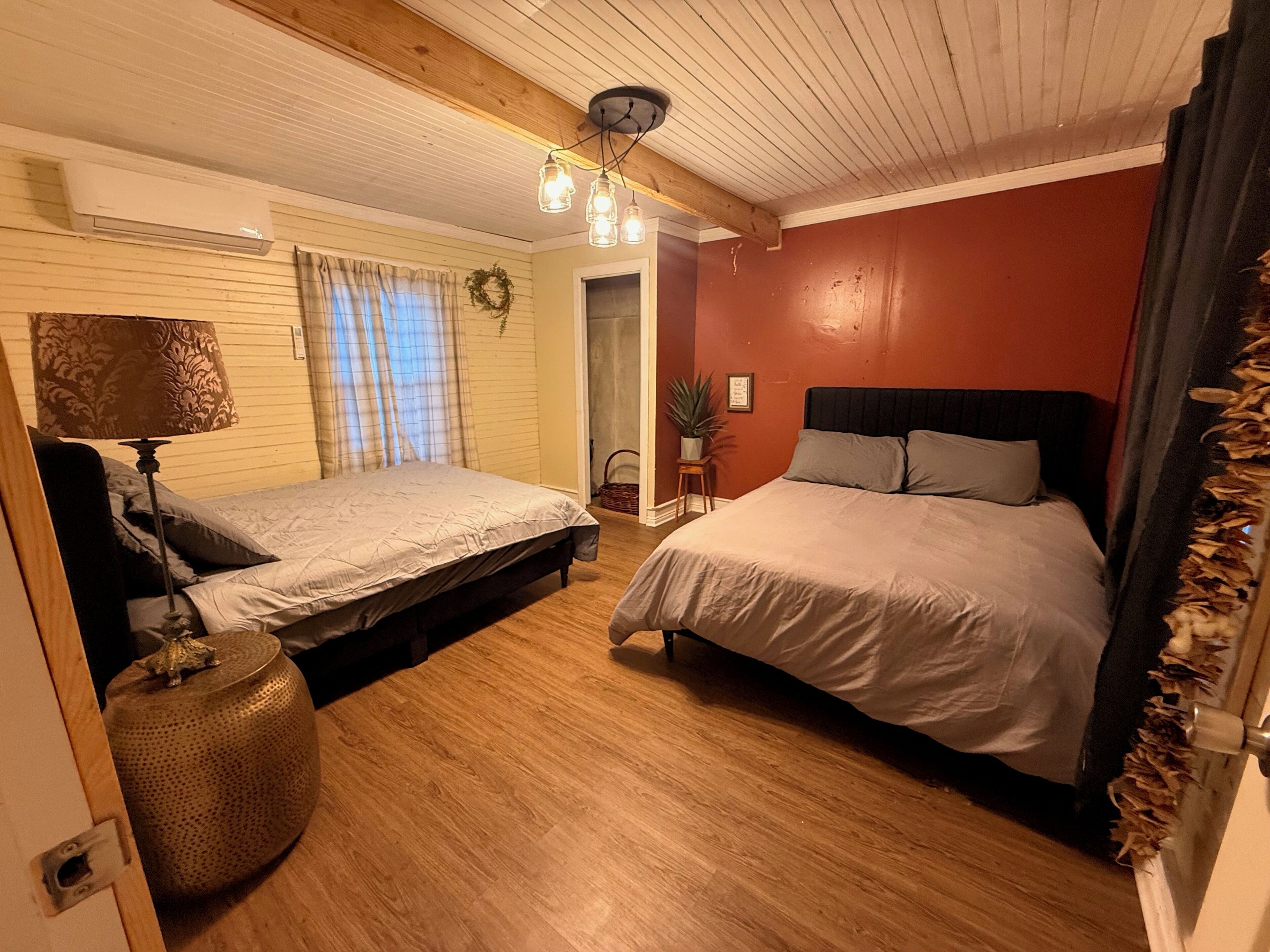 4 bedrooms, WiFi (free), bed sheets