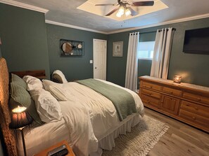 3 habitaciones, tabla de planchar con plancha, internet y ropa de cama 
