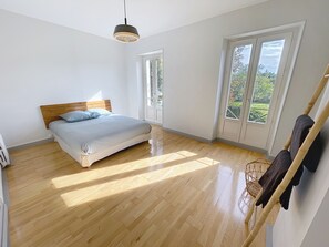 7 bedrooms, WiFi, bed sheets - Charming estate with swimming pool - Group gîte for 15 people. (Castéra-Verduzan)