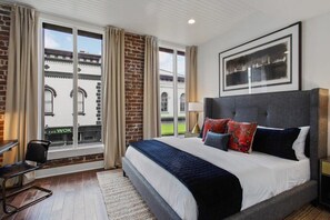 3 bedrooms, desk, iron/ironing board, free WiFi - 3BR Historic District Condo | Vibrant Nightlife (Savannah)