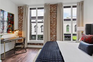 3 bedrooms, desk, iron/ironing board, free WiFi - 3BR Historic District Condo | Vibrant Nightlife (Savannah)
