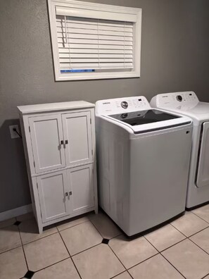 Interior - Enjoy a stay near Notre Dame! (South Bend)