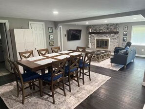Dining - Enjoy a stay near Notre Dame! (South Bend)