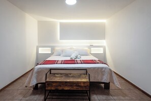 1 slaapkamer, een strijkplank/strijkijzer, internet, beddengoed