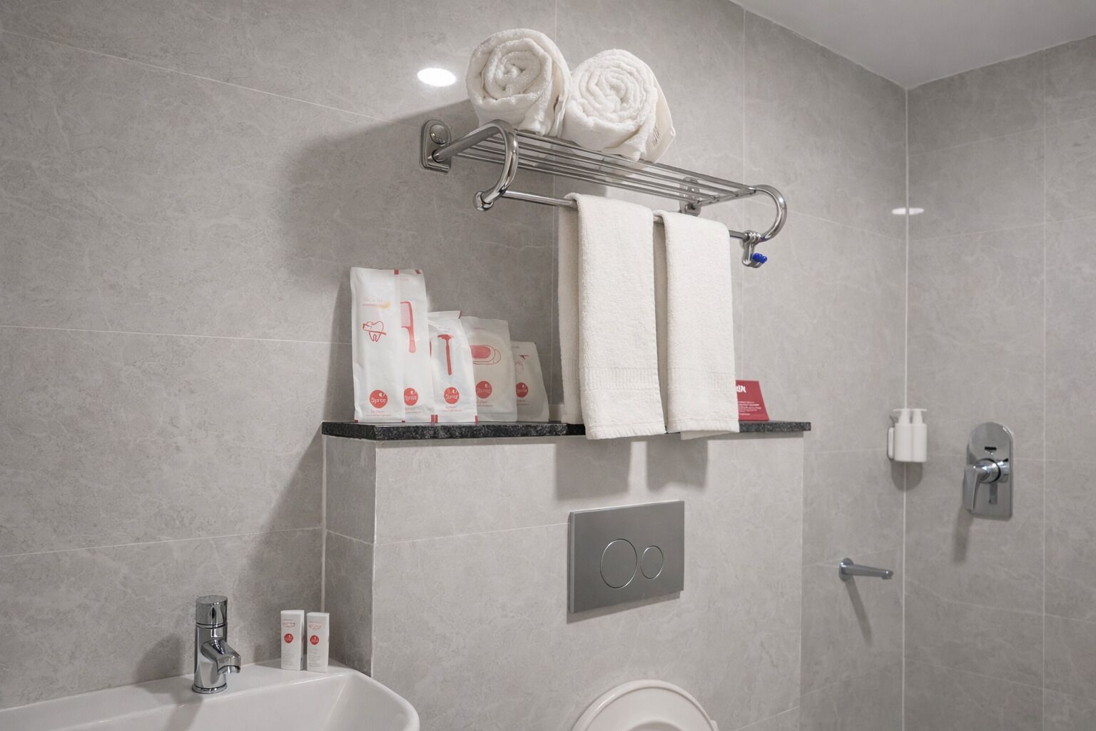 Deluxe Room | Bathroom