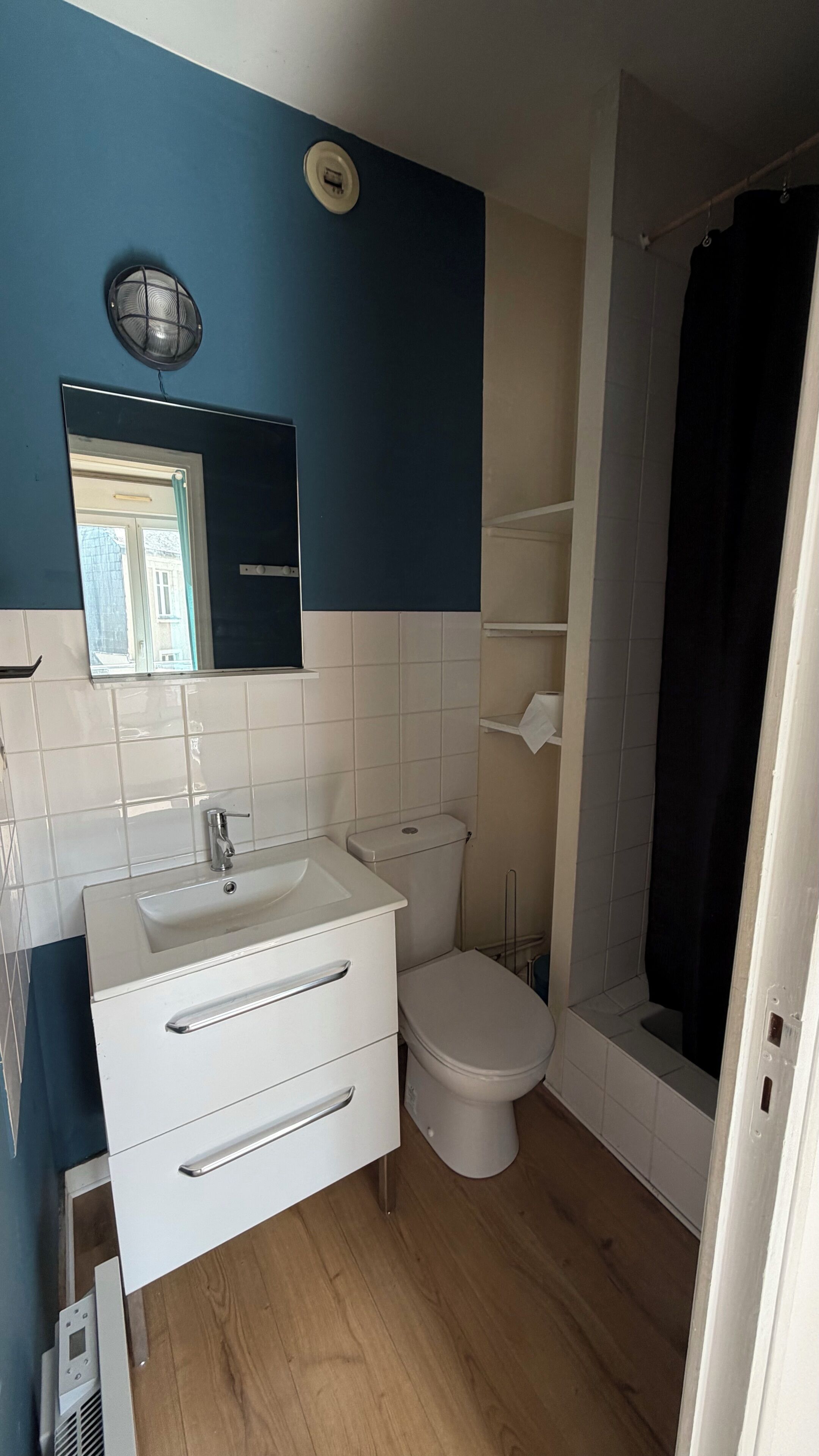 Serviettes fournies, savon, papier toilette